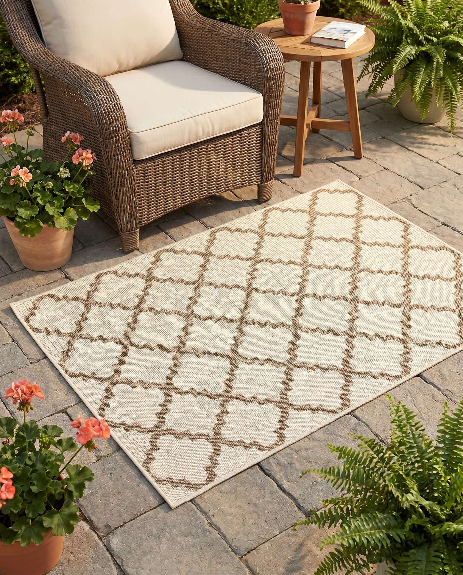 3' 3 x 5' Easy-Clean Trellis Indoor / Outdoor Rug