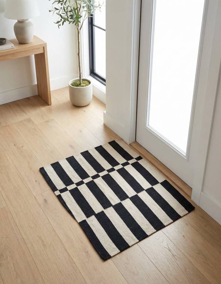 Detail image of 2' 8 x 3' 9 Hand Woven Kilim Modern Wool Rug