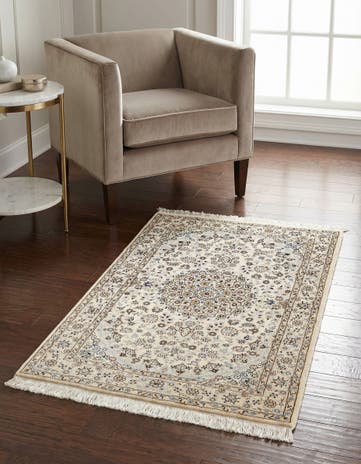 3' 3 x 5' 3 Hand Knotted Nain Rug