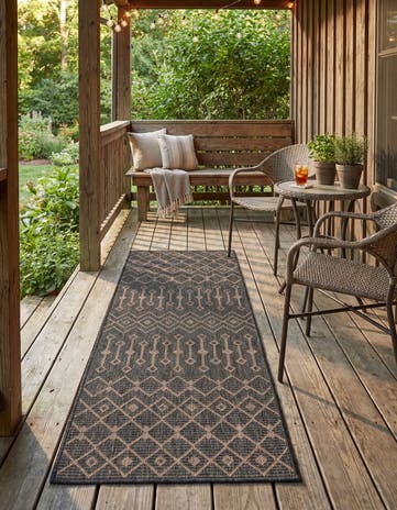 2' x 5' Easy-Clean Lattice Indoor / Outdoor Runner Rug